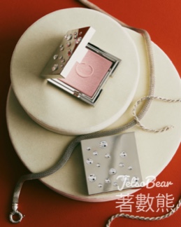 免費領取 Chantecaille 鑽光未來肌膚底妝體驗包 - Jetso Bear