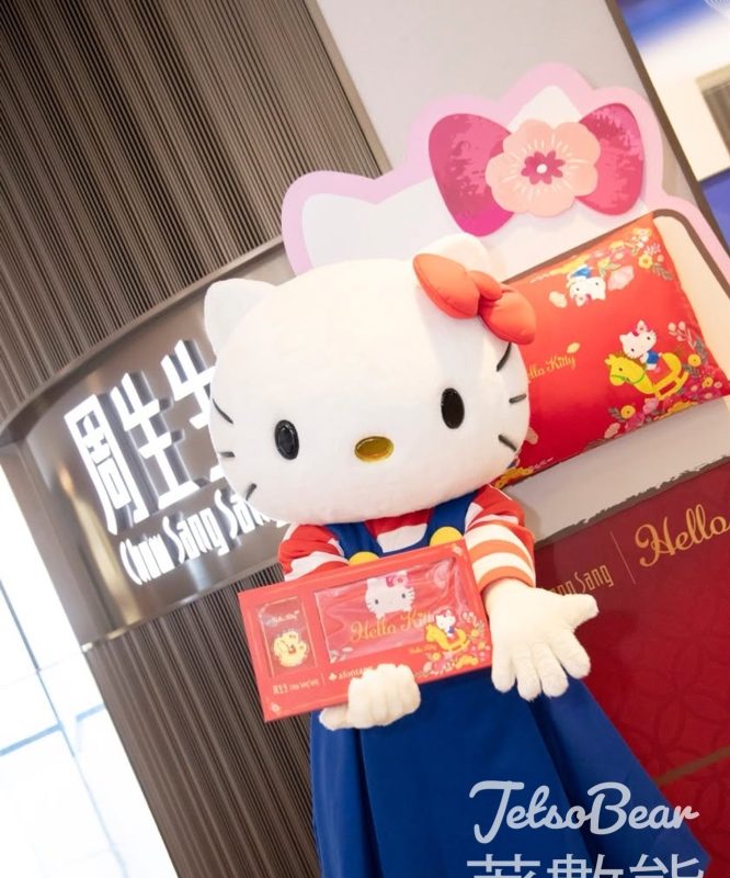 周生生 HELLO KITTY 壓歲錢金片連枕袋禮盒 - Jetso Bear